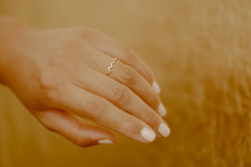 ZIG ZAG WHITE GOLD RING