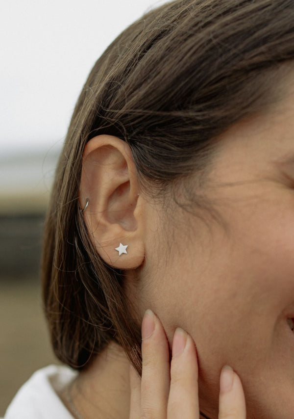 STAR WHITE GOLD EARRING