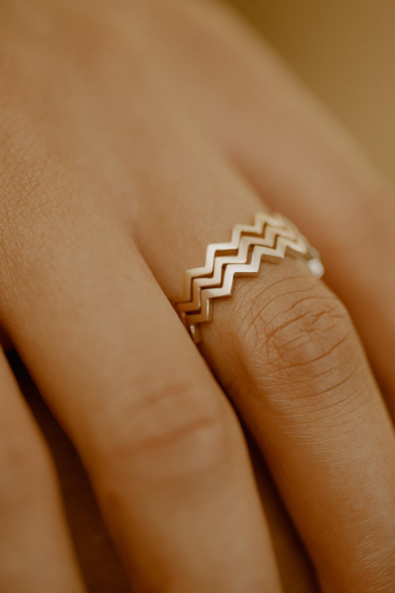 ZIG ZAG WHITE GOLD RING
